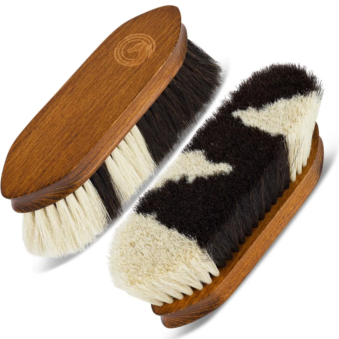 Spazzola per cavalli – spazzola lucidante con setole dense in crine e manico in legno ergonomico | Rimuove polvere e sporco | Cura efficace e delicata per un manto brillante