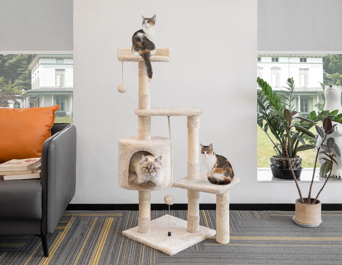 HOMIDEC Tiragraffi per Gatti,112cm Multifunzionale Alberi Tiragraffi Stabile con 4 Pali in Sisal,3 Piattaforme e 1 Cuscino per Albero Gatti Ideale per Gioco e Relax-Beige