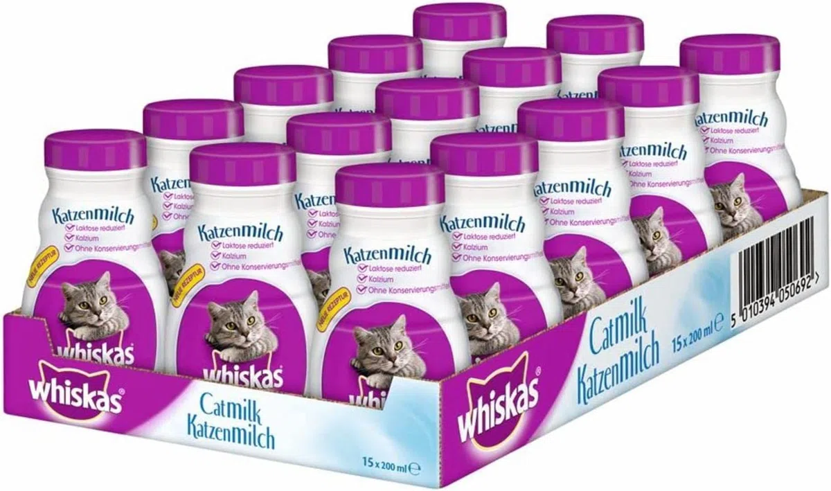 Whiskas Latte per Gatti a Partire da 6 Settimane, 15 Bottiglie, 15 x 200 ml, Delizioso Snack per Un Gatto Felice, Prodotto da lattosio e Facilmente digeribile, 3 l (Confezione da 1)