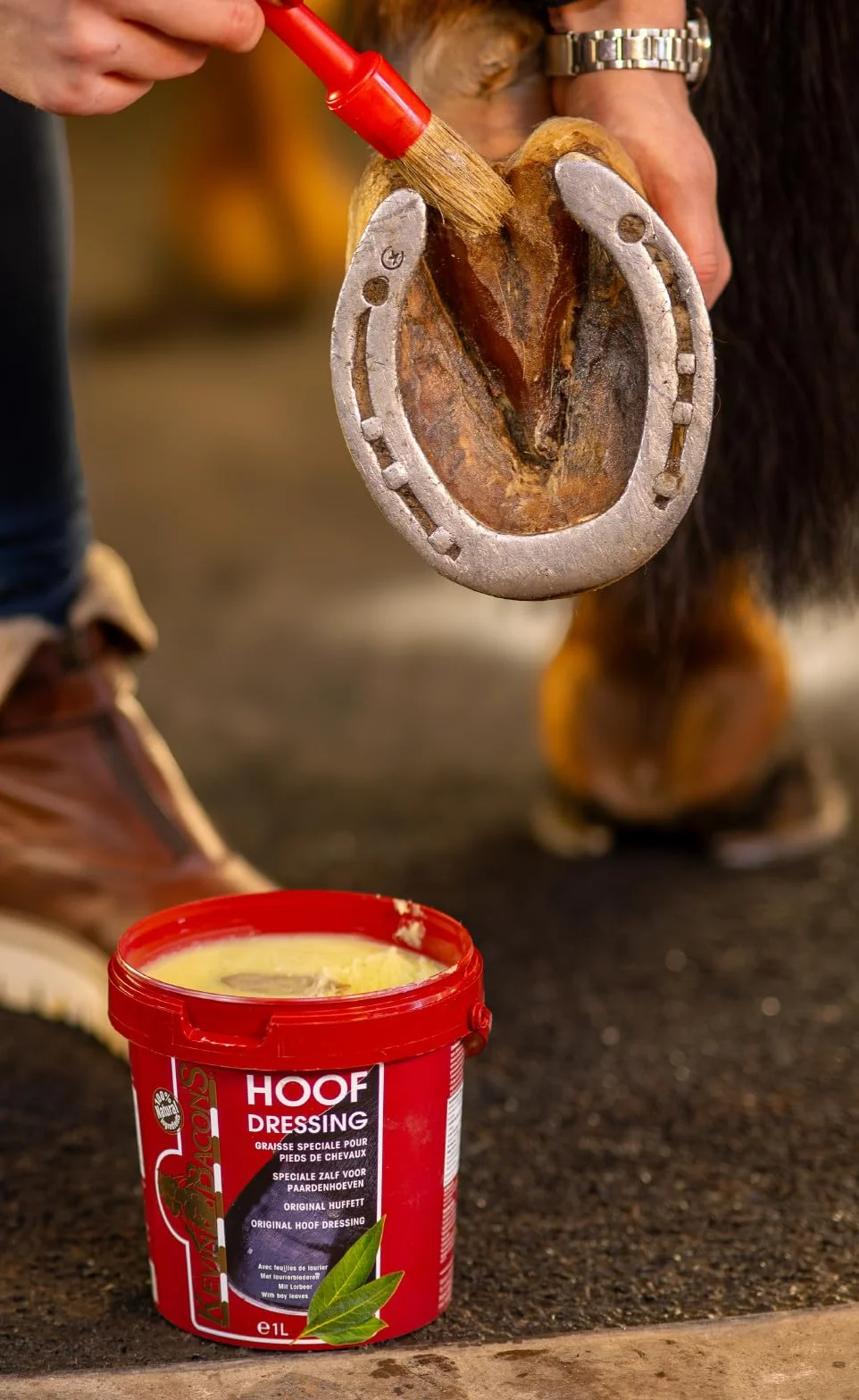 Kevin Bacon's Hoof Dressing ORIGINALE | 1 Litro | Cura degli zoccoli per cavalli | Può aiutare a proteggere la parete dello zoccolo dall'essiccazione | Può supportare la crescita del corno