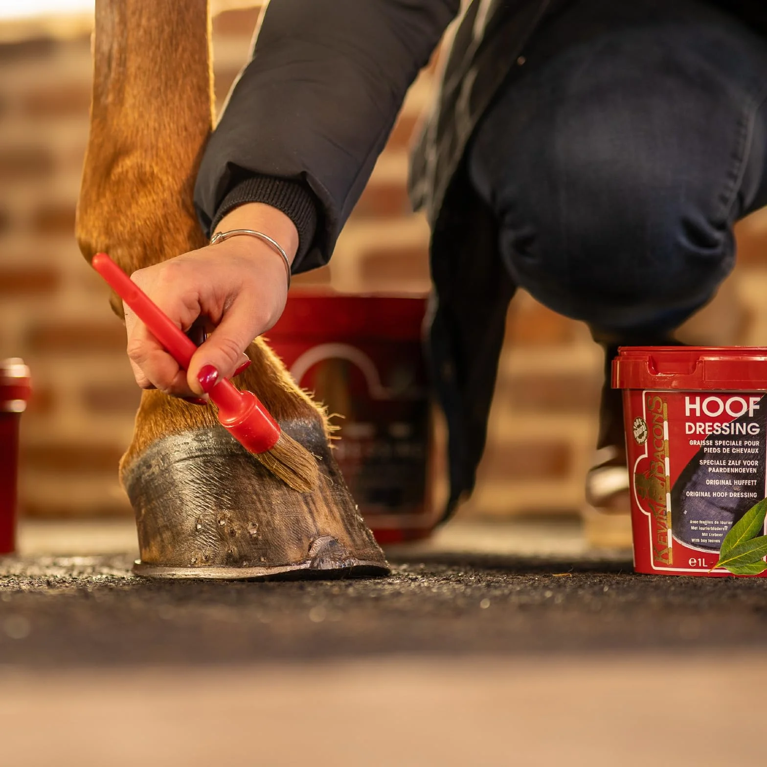 Kevin Bacon's Hoof Dressing ORIGINALE | 1 Litro | Cura degli zoccoli per cavalli | Può aiutare a proteggere la parete dello zoccolo dall'essiccazione | Può supportare la crescita del corno