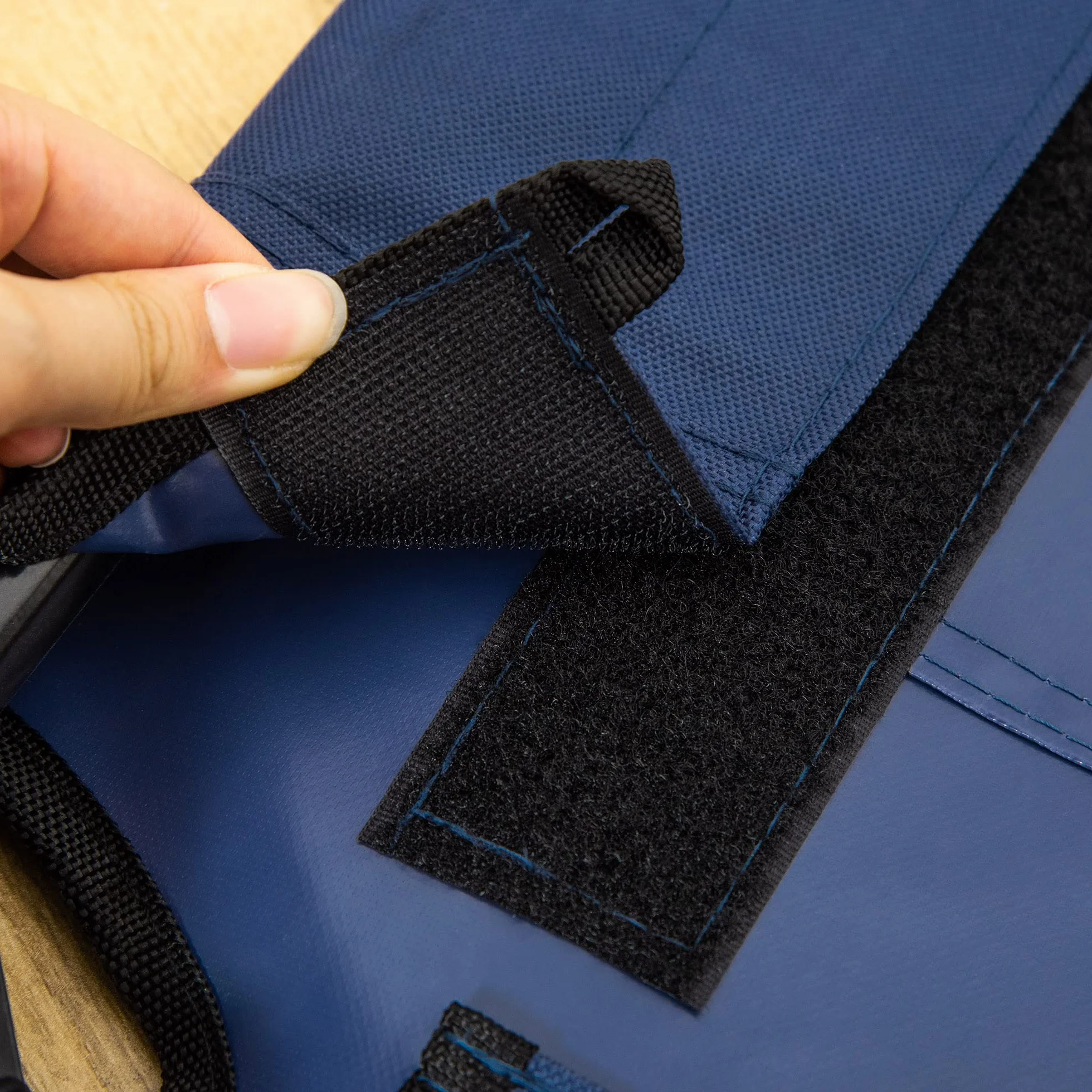 PawHut Brandina per Cani Rialzato con 600D Tessuto a Rete, Lettino per Cani Grandi da Viaggio con Peso fino a 30 kg, 91.5x76.2x18 cm, Blu