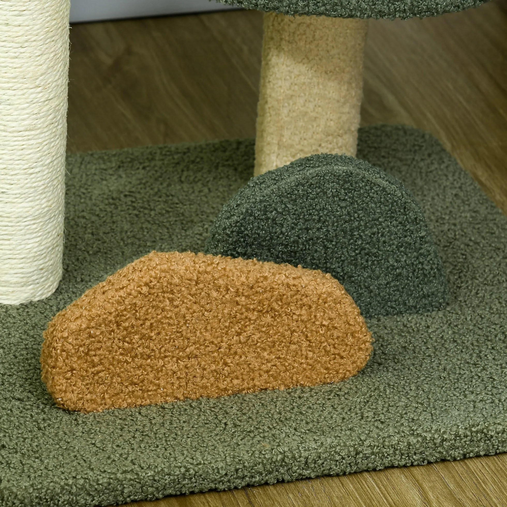 PawHut Albero Tiragraffi per Gatti con 2 Piattaforme Lettini, Pallina Appesa e Rivestimento in Velluto, 43x39x52cm, Multicolore