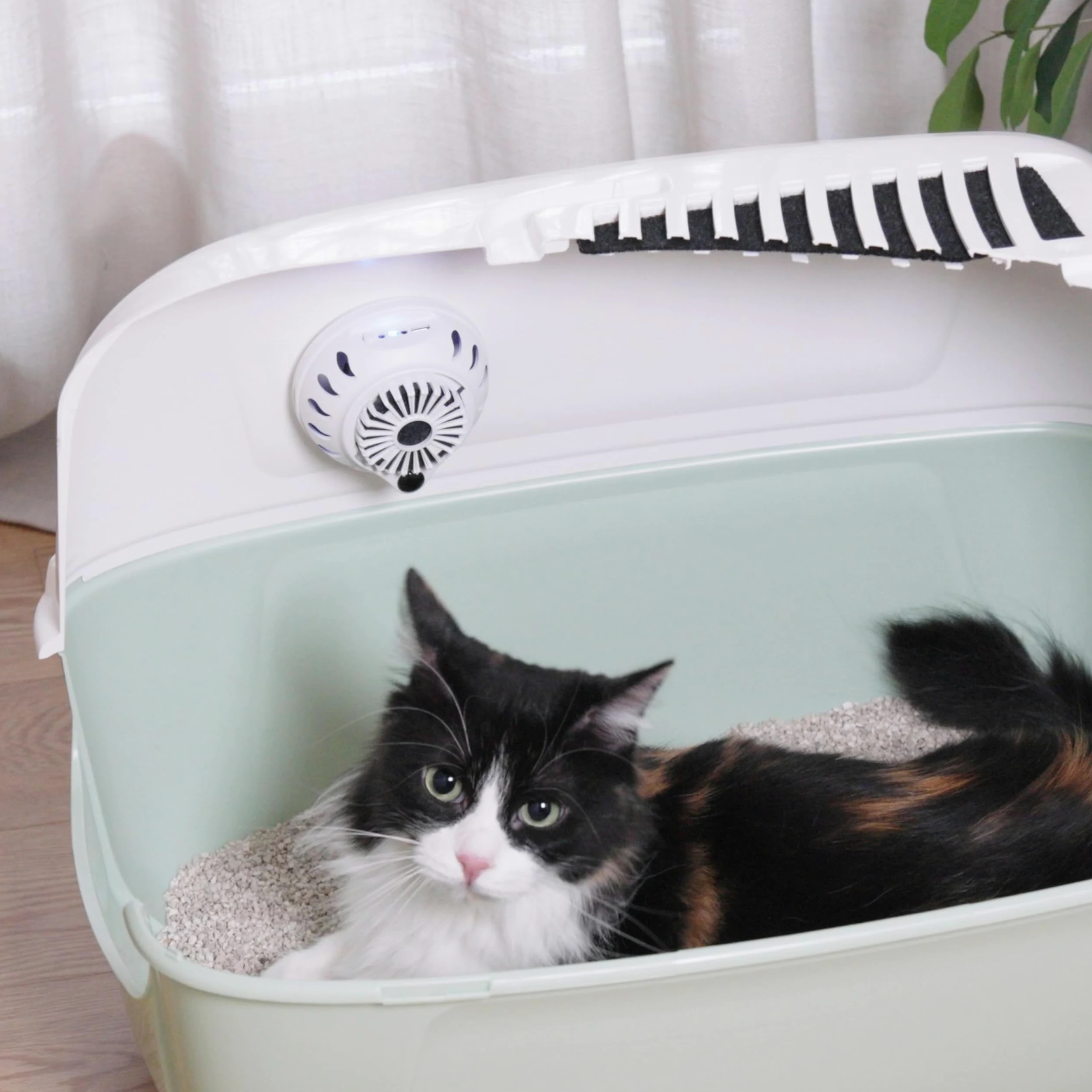 Ferplast Deodorante Lettiera Chiusa Gatto con Sensore di Movimento, Ultra Silenzioso, Programmazione Smart, Fissaggio Magnetico, Ricaricabile con USB, Filtro Elimina Odori Incluso